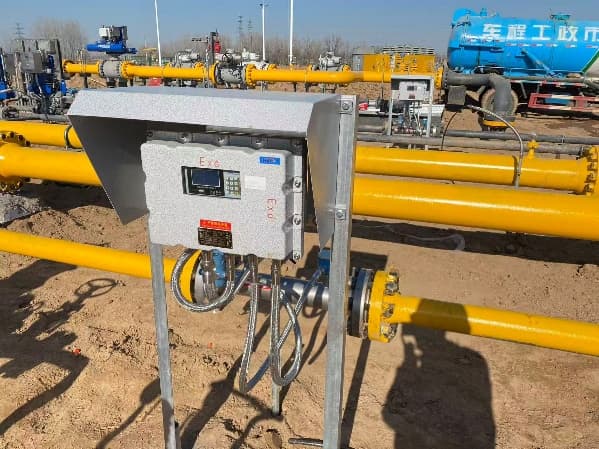 SPINDLE flowmeter with explosion-proof transmitter enclosure at a gas gathering station